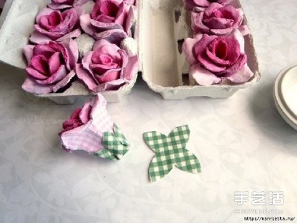 Handmade egg tray with rose decoration can be used even at weddings