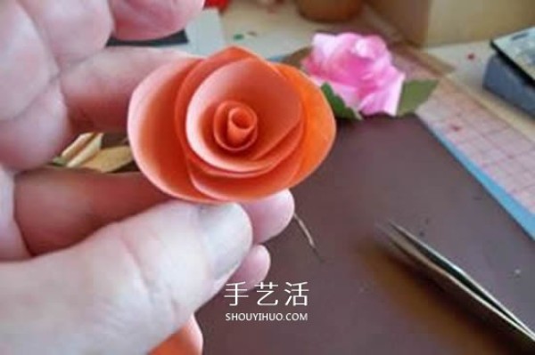 How to make cardboard roses and illustrate how to make simple colored paper roses