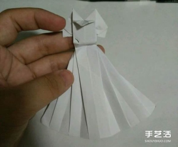 How to fold an origami wedding dress, illustrate the origami method of a wedding dress with steps