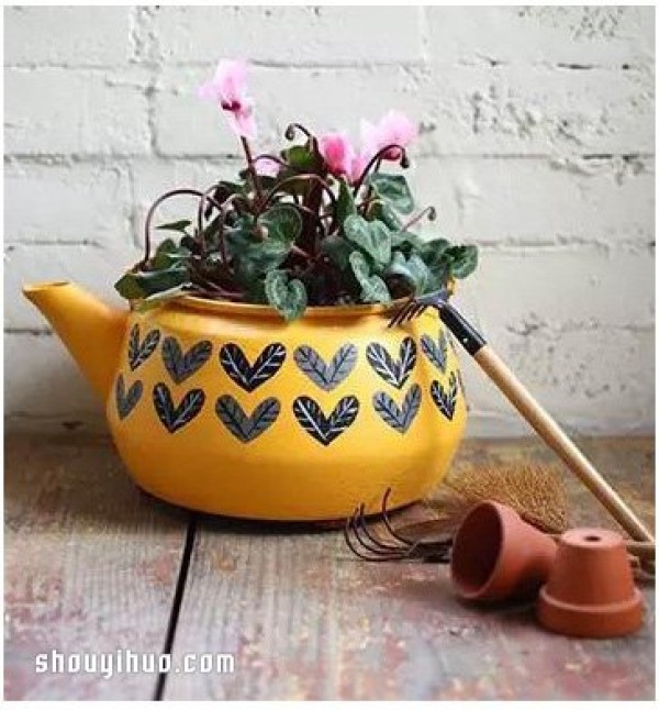 How to make DIY flower pots out of broken kettle waste