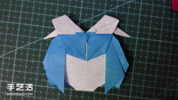 Handmade origami girls head illustration, step-by-step folding method for a girl with short hair