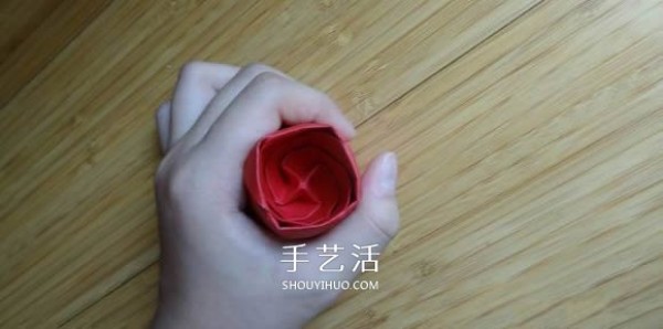 Represents beauty and love! Step by step illustration of handmade origami roses