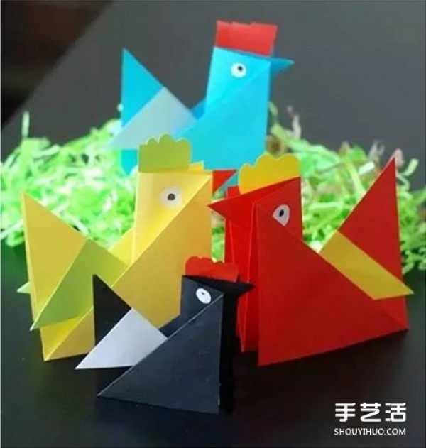 Childrens origami rooster method and illustration of folding three-dimensional rooster