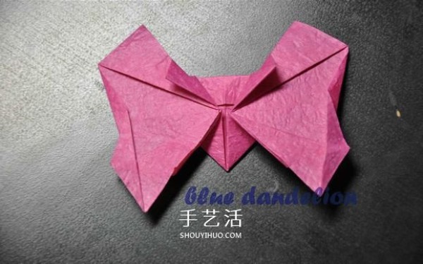 Illustrations of how to fold a romantic butterfly heart, step-by-step pictures of origami butterfly hearts