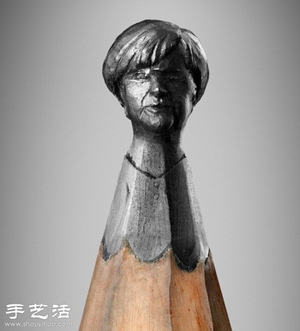 Pencil lead micro-carvings of heads of world leaders