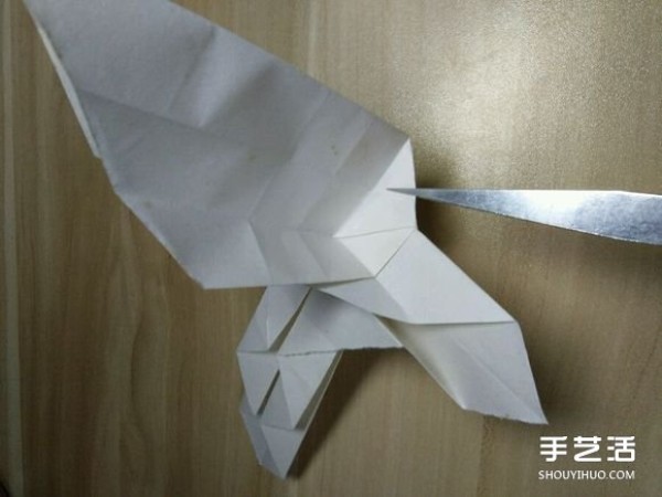 Flying origami heart with steps to fold a heart-shaped with wings