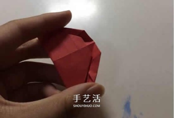 A little romantic secret! Illustration of transparent heart origami that can only be discovered by facing the light