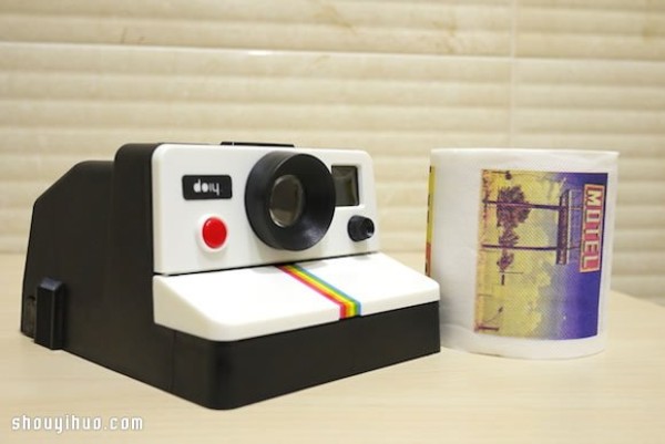 The product design of Lalide toilet paper holder that imitates Polaroid