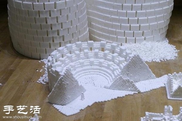 More than 500,000 sugar cubes DIY a fantasy future city model