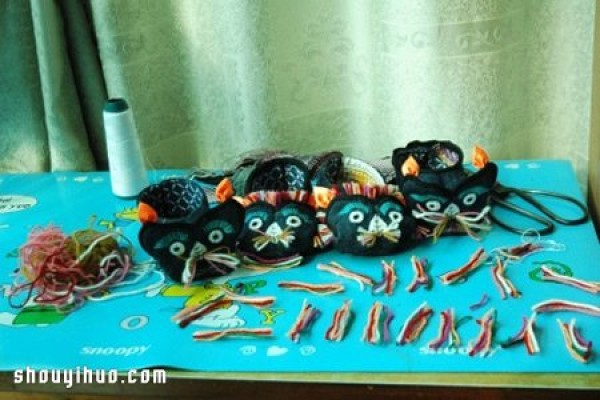 How to make childrens tiger head shoes. Tutorial on handmade tiger head shoes with fabric art