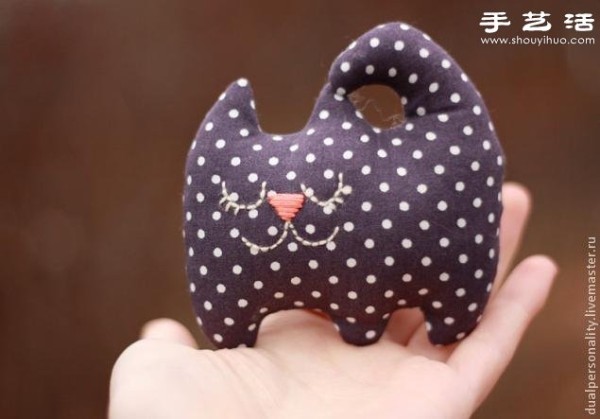 Illustrations for making handmade fabric cat pillows/cushions/dolls/pendants