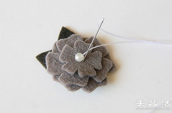 Felt cloth + pearls handmade with beautiful decorative flowers/hairpins