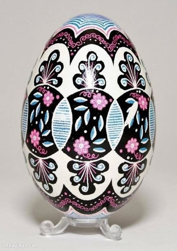 Beautiful hand-painted and carved DIY handmade art of egg shells