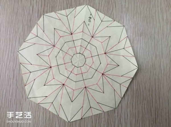 Illustrated tutorial on how to fold an eight-petal flower, steps in the process of origami an eight-petal flower