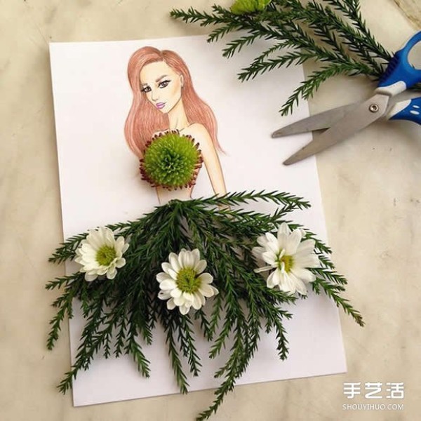 The illustrator uses daily necessities to DIY to make the beautiful clothes of the person in the painting