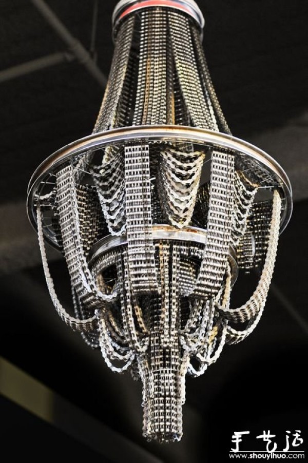 DIY chandelier for old car chains and wheels