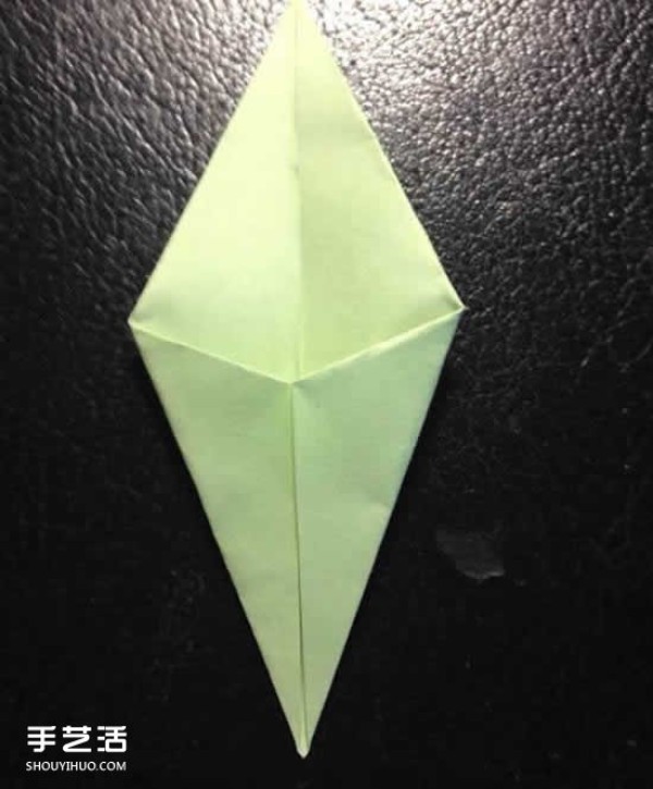 How to fold a four-petaled flower with illustrated steps. How to make an origami four-petaled flower by hand