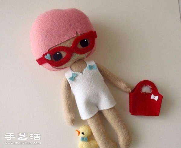 Appreciation of very cute handmade non-woven dolls