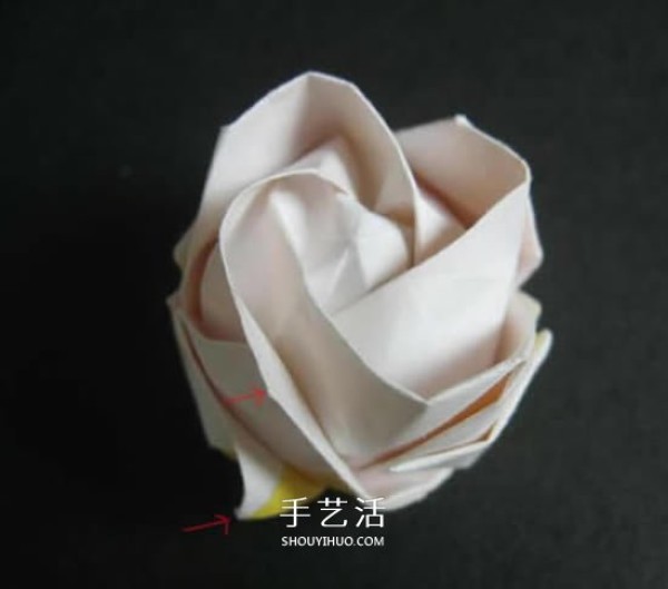 Illustrations of folding handmade roses and super-detailed origami rose step-by-step pictures