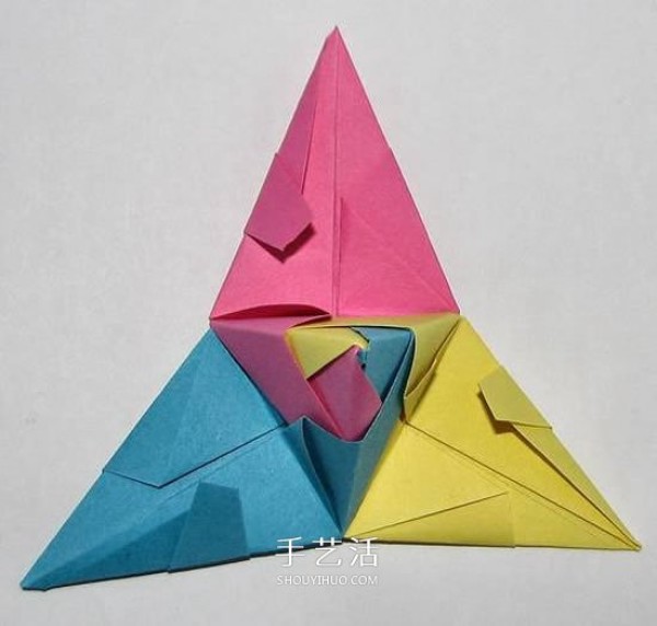 Illustrations of how to fold three-dimensional stars, step-by-step pictures of origami star bouquets