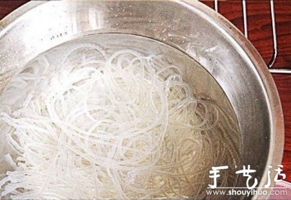 Teach you how to make hot and sour noodles, how to make authentic hot and sour noodles