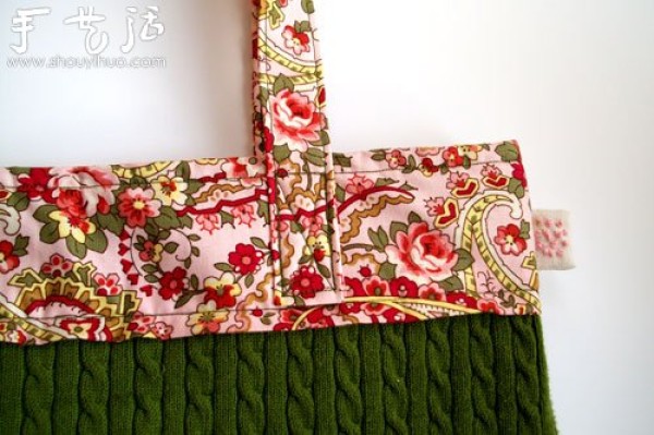 Old sweaters transformed into beautiful DIY handbags