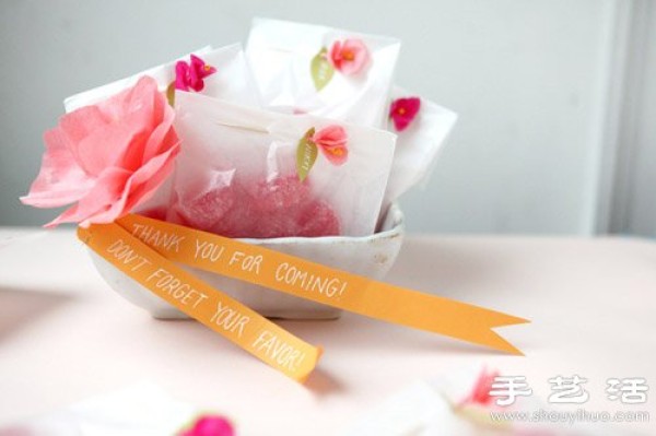 Toothpicks + crepe paper DIY Valentines Day romantic packaging decoration roses