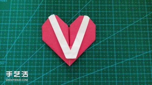 LOVE heart-shaped origami illustrated tutorial on how to fold LOVE love on Valentines Day