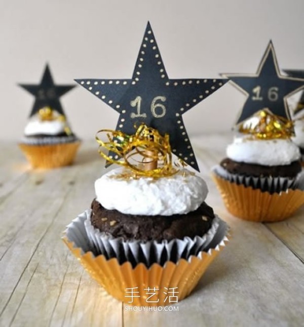 New Year cupcake decorationsIllustrated tutorial on how to make decorations