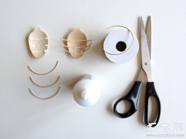 Disposable spoon waste is used to make DIY insect toys