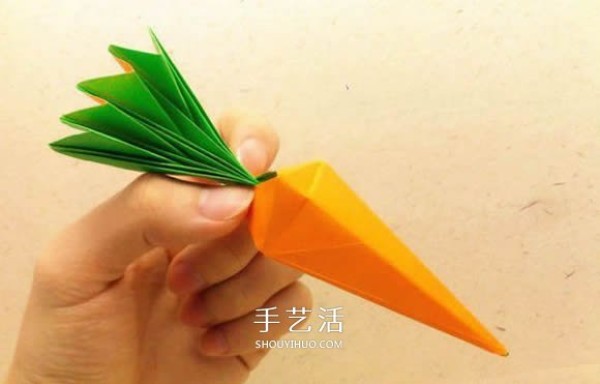 Handmade vegetable origami tutorial, illustrations of folding carrots with leaves