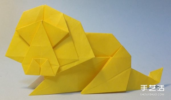 Three-dimensional lion origami illustration, handmade three-dimensional lion folding tutorial