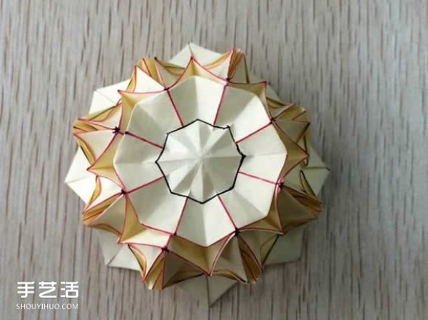 Illustrated tutorial on how to fold an eight-petal flower, steps in the process of origami an eight-petal flower