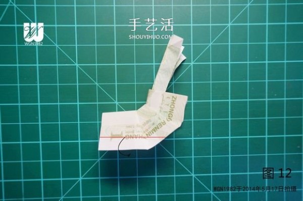 One dollar bill origami tutorial: Illustration of how to fold a sprout in a shoe