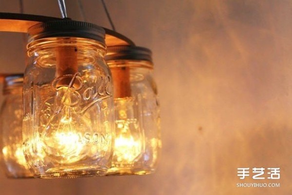 Use glass jar waste to make a small Christmas romantic mood lamp