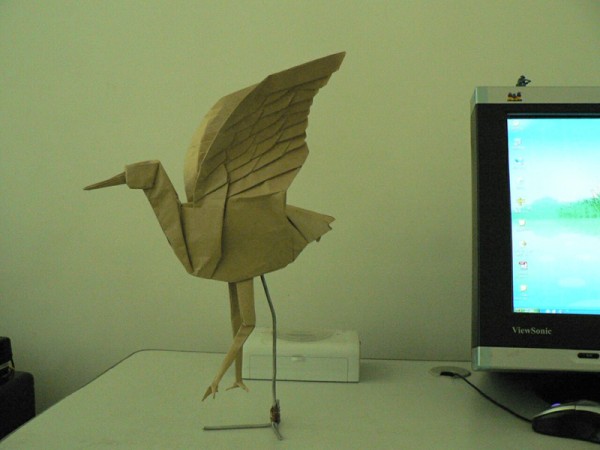 Super-realistic "crane" hand-made origami work