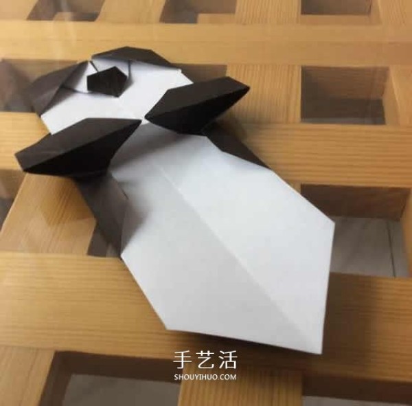 The origami step-by-step illustration of the crawling giant panda is so naive and cute~