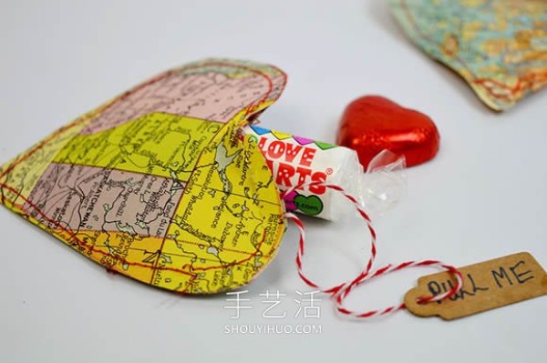 Tutorial on how to make a Valentines Day love gift bag by hand using an old map