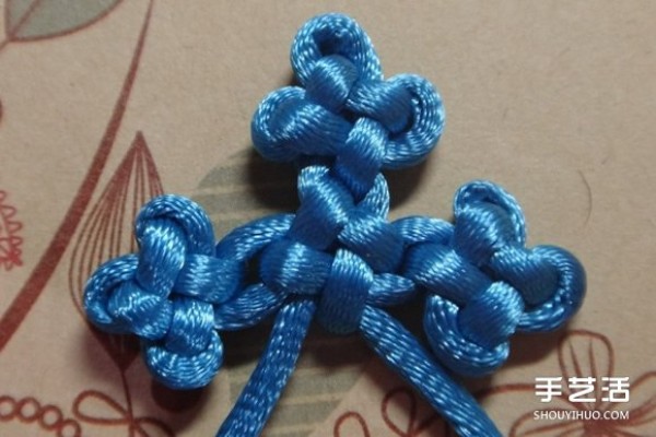 Illustration of the most basic sorrel knot and its combination of Ruyi knots