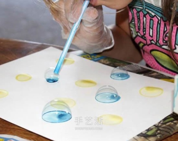 Creative New Years greeting card DIY using soap bubbles to draw beautiful patterns