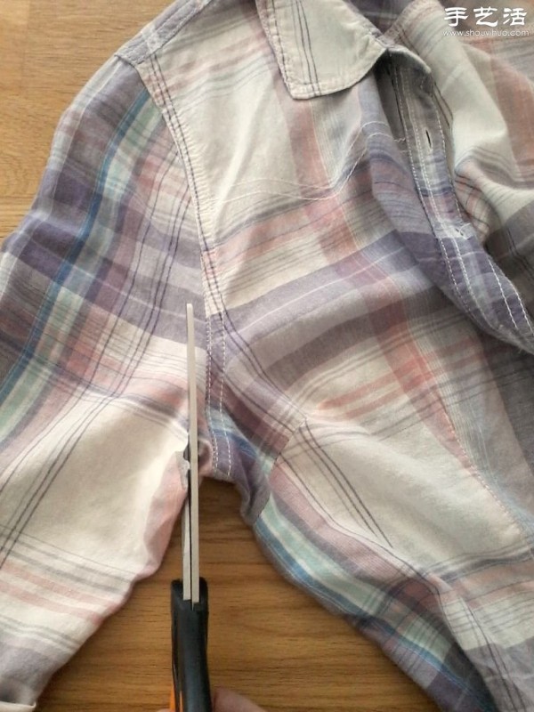 Tutorial on remaking old shirts into sleeveless shirts