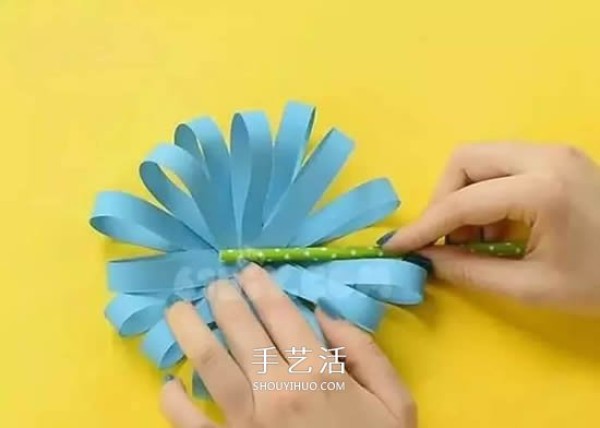 How to make beautiful and cute chrysanthemums from cardboard by childrens handicrafts during Double Ninth Festival