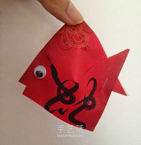 Kindergarten handmade newTutorial on how to make New Year red envelopes with small fish