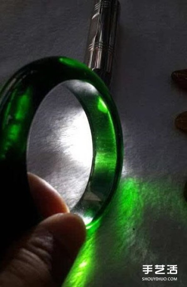 How to make diamonds from beer bottles, the whole process of grinding beer bottles into green diamonds