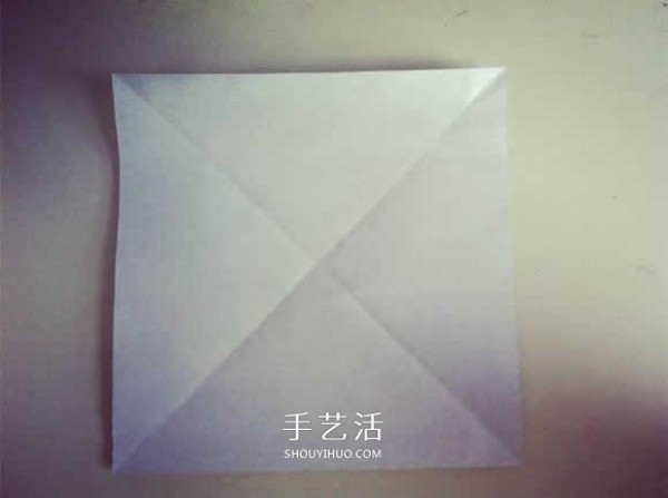 Illustrated folding of a square box with divided boxes and steps for origami with divided boxes