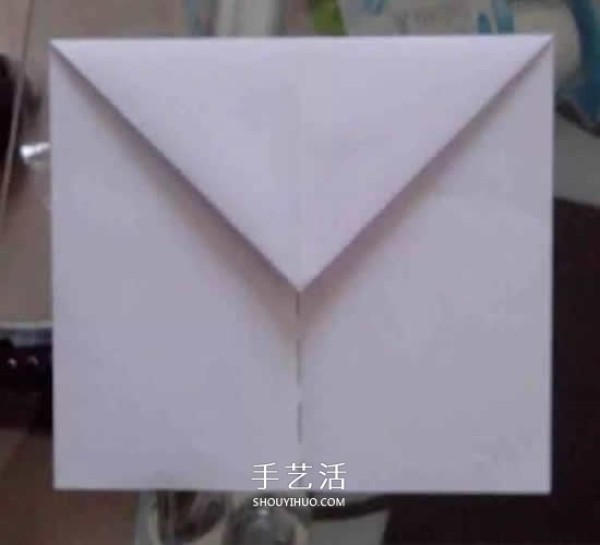 The simplest way to fold a paper airplane, a simple tutorial for toddlers to make an origami airplane