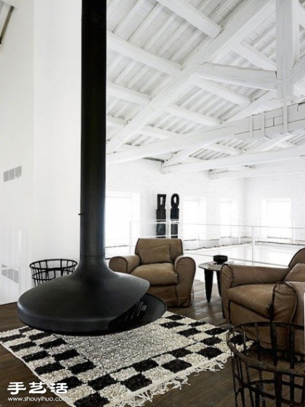 Italian designBlack and white villa design by Paola Navone