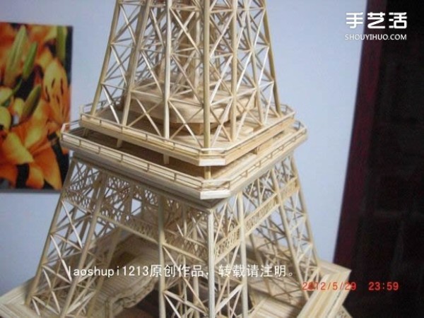 A detailed illustrated tutorial on making a model of the Eiffel Tower using chopsticks and bamboo skewers