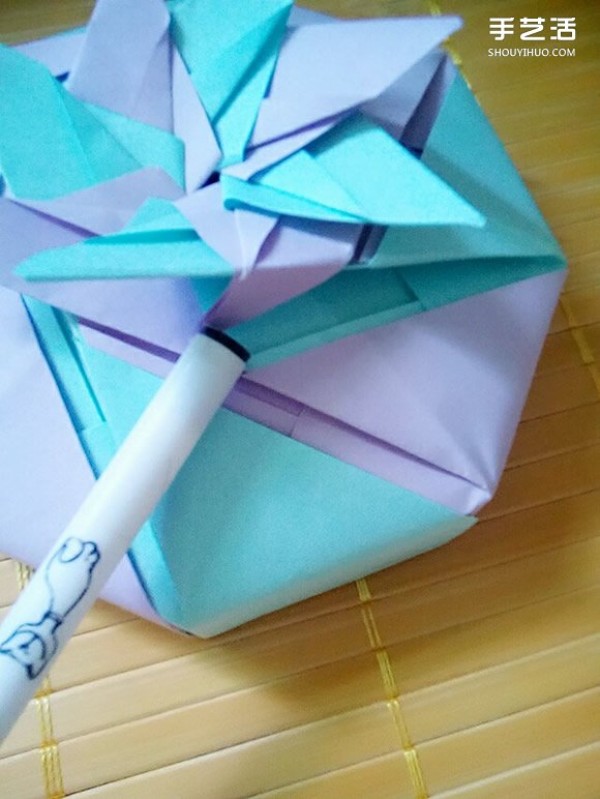 How to Origami a Chinese Valentines Day Gift Box, Illustrations of How to Fold an Octagonal Paper Box