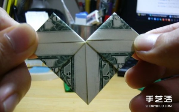 Illustration of the origami method of folding a dollar heart into a dollar bill